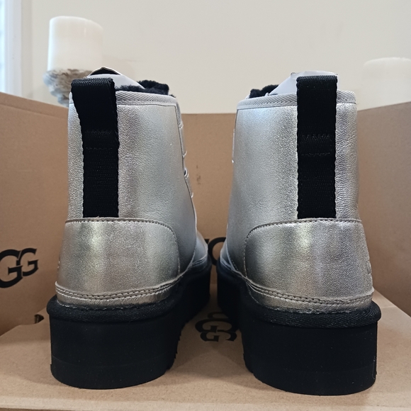 Ugg Neumel Platform Leather Strap Logo Boots Size 6 Youth/7.5 Women - Picture 6 of 10